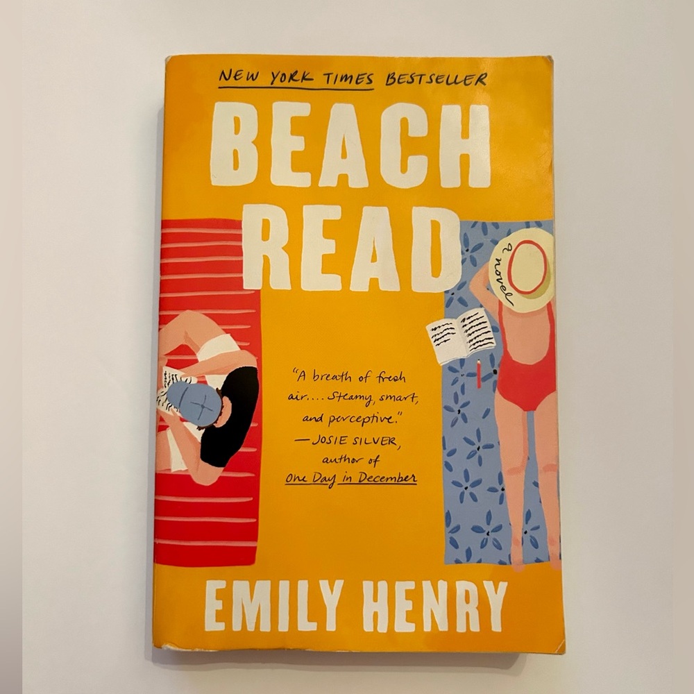 Beach Read by Emily Henry. Paperback book